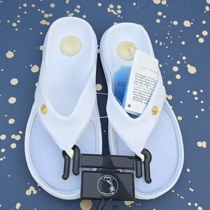 Hawaiian Jellys White Sandals Sz 6